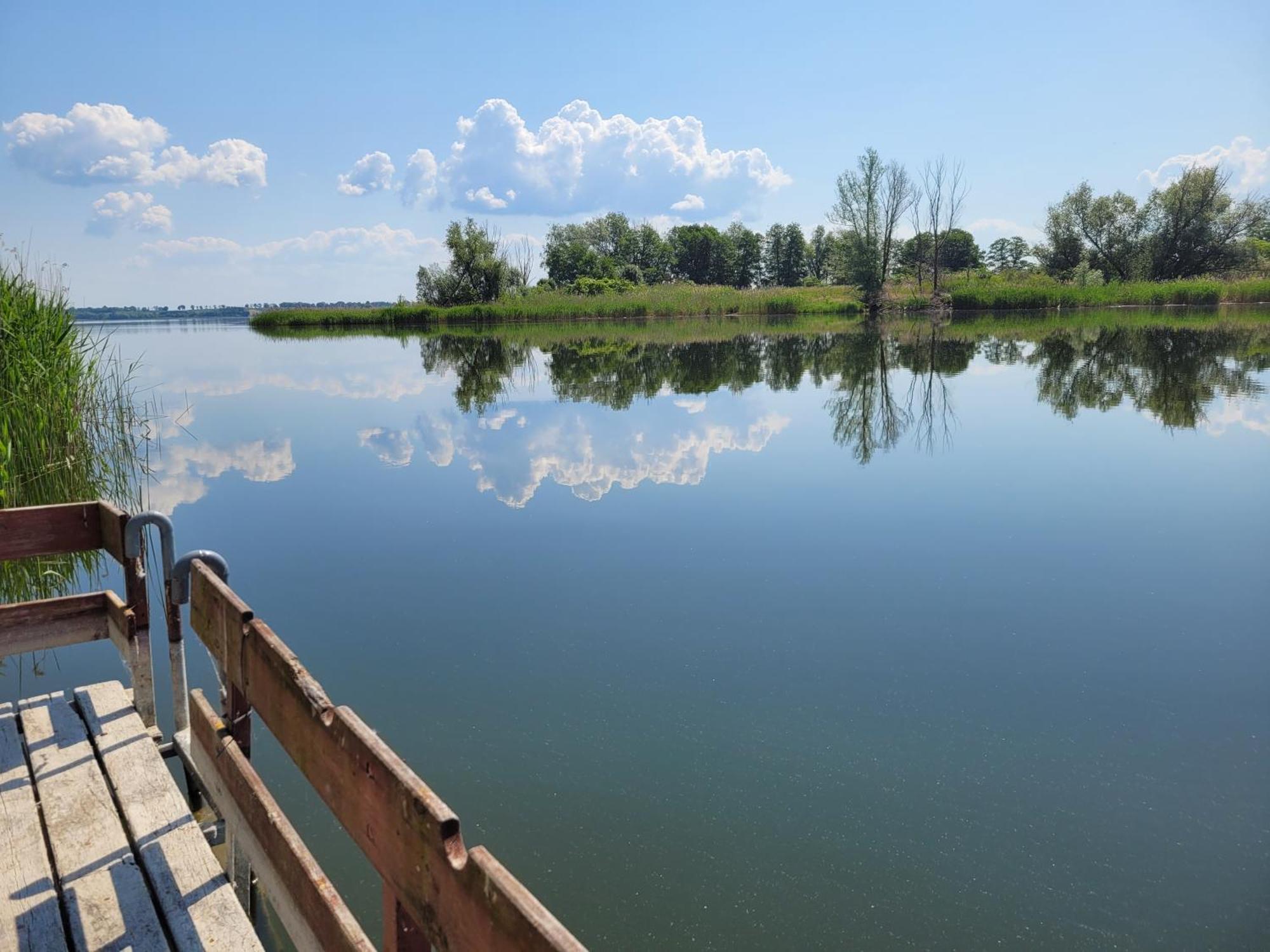 Domek Nad Jeziorem Przy Lini Brzegowej Gorowychy, Pomorze Esterno foto