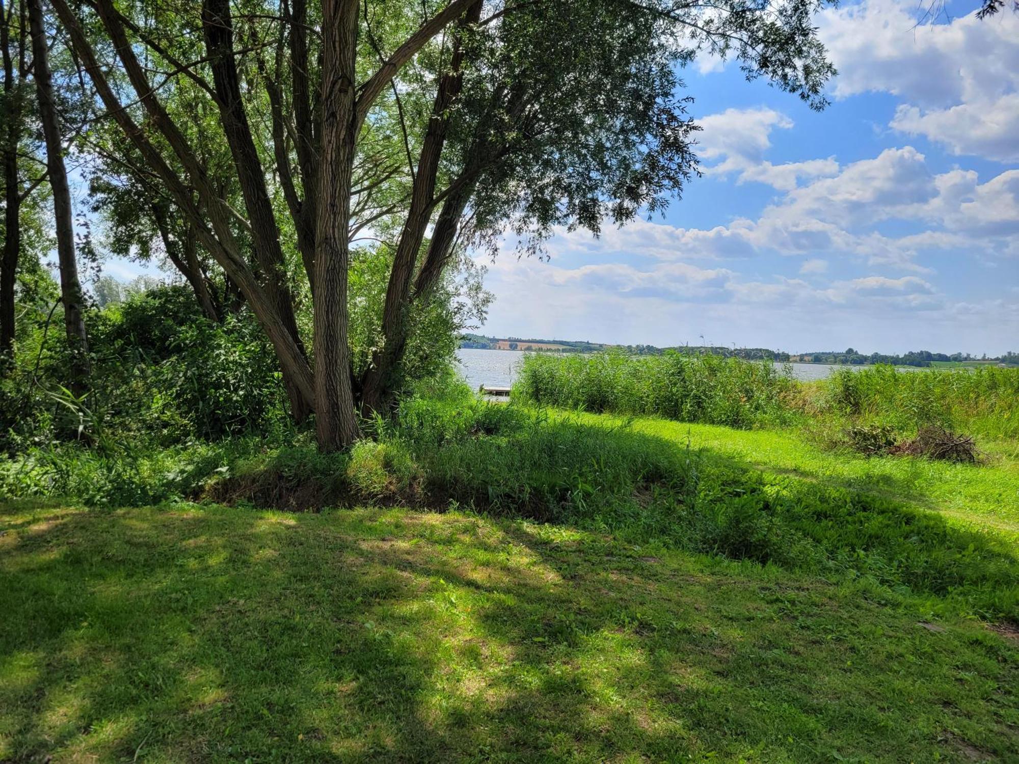 Domek Nad Jeziorem Przy Lini Brzegowej Gorowychy, Pomorze Esterno foto