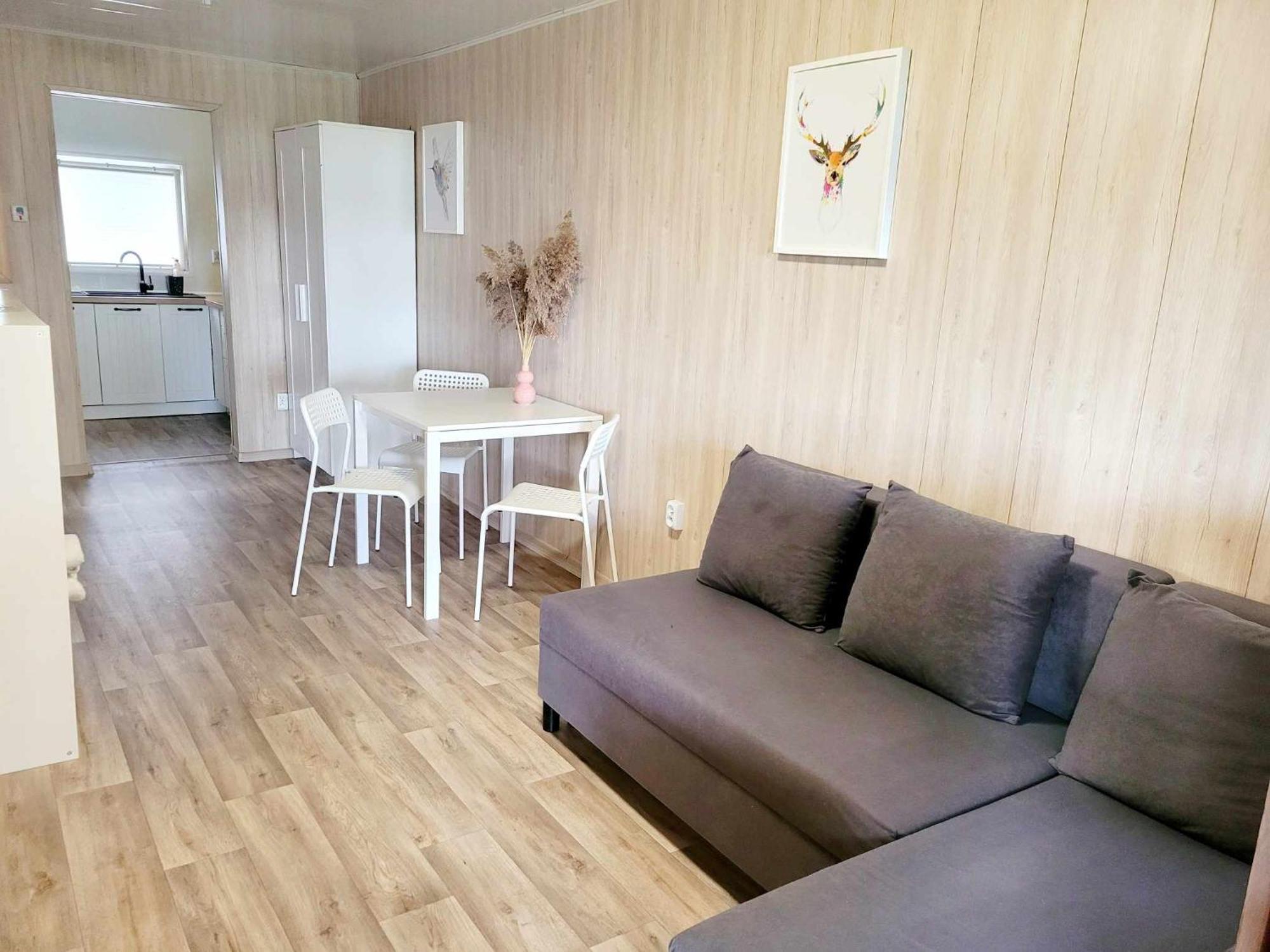 Domek Nad Jeziorem Przy Lini Brzegowej Gorowychy, Pomorze Esterno foto